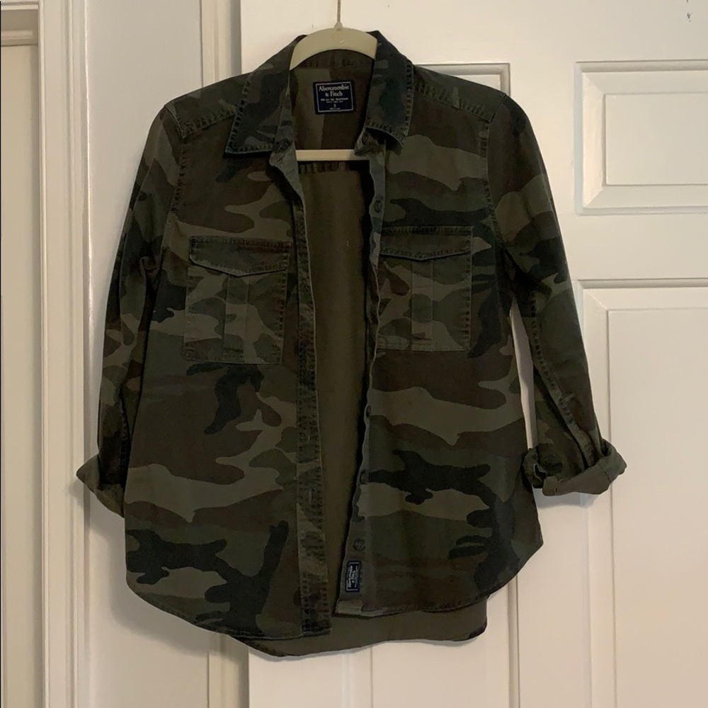 A&F camo button down